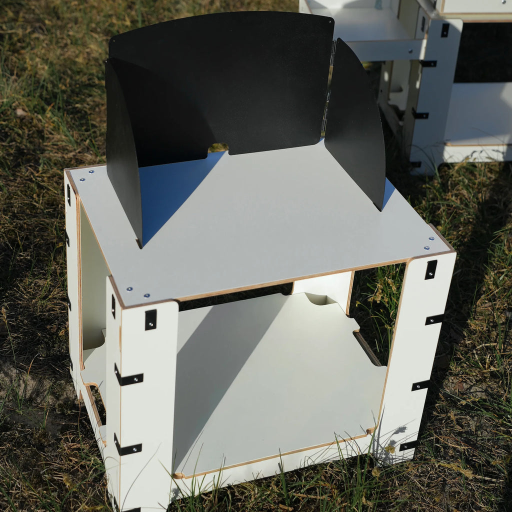 Přídavný stolek s kovovou větrnou zástěnou pro Camping Box Mini
