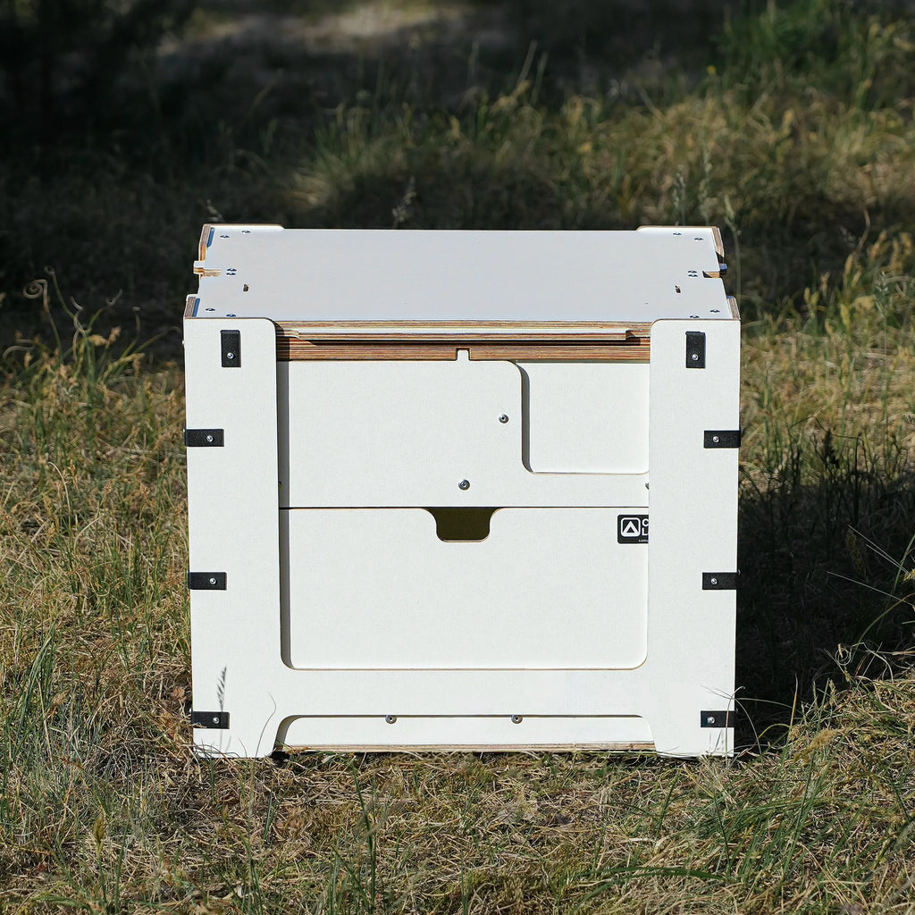 Camping Box Mini – kompaktní kempingová kuchyně v přepravní poloze
